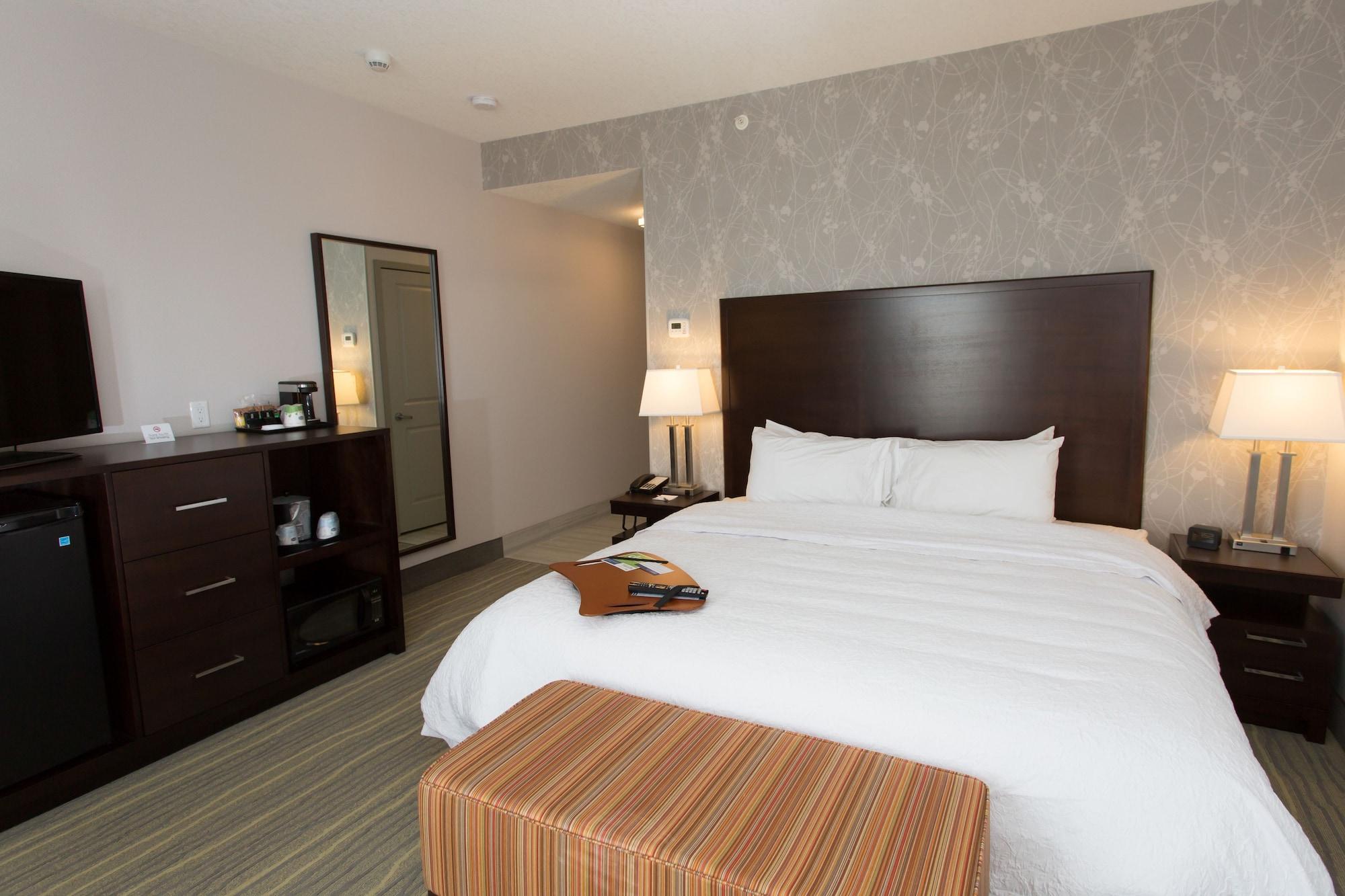 Hampton Inn By Hilton Lloydminster Ngoại thất bức ảnh