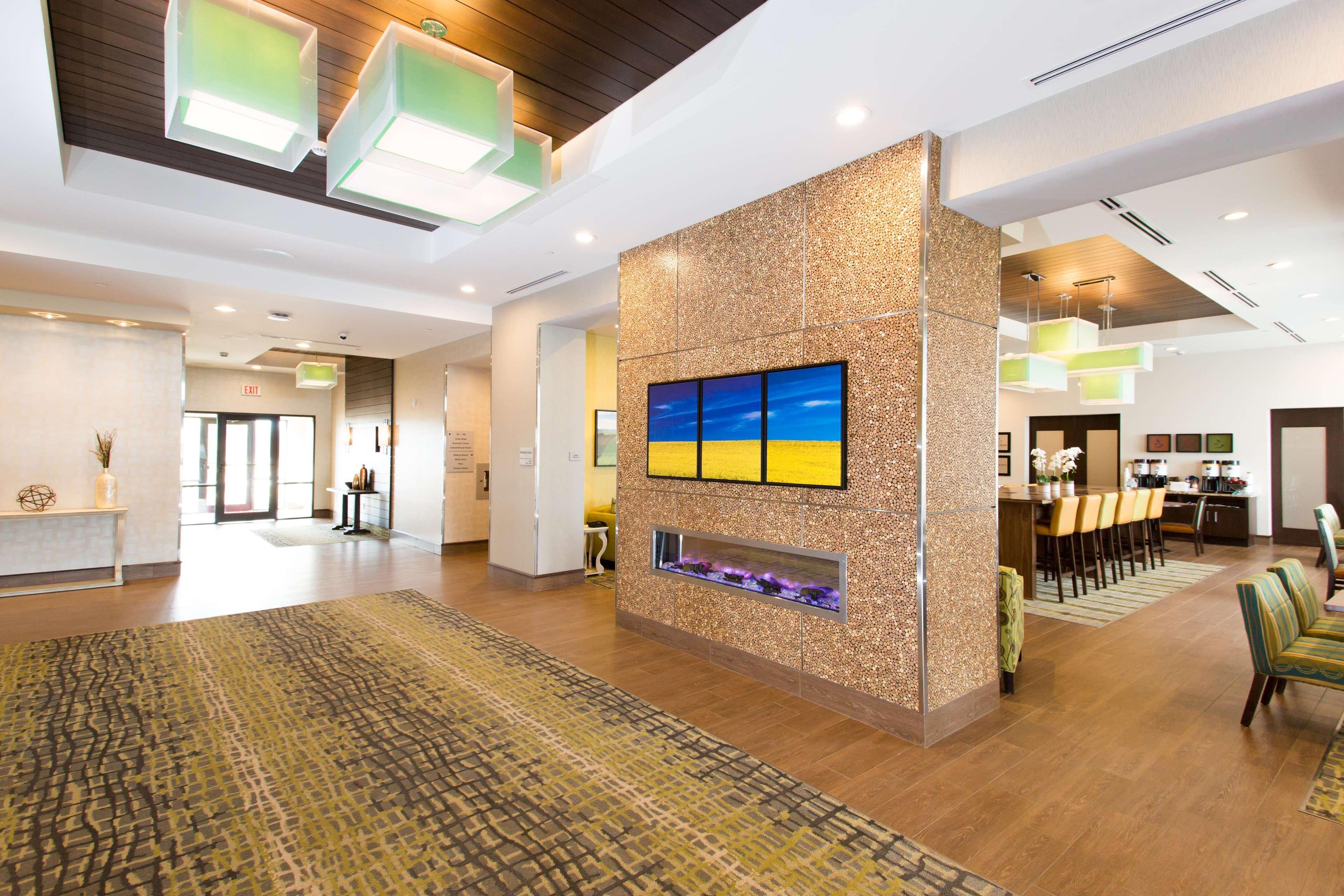 Hampton Inn By Hilton Lloydminster Ngoại thất bức ảnh