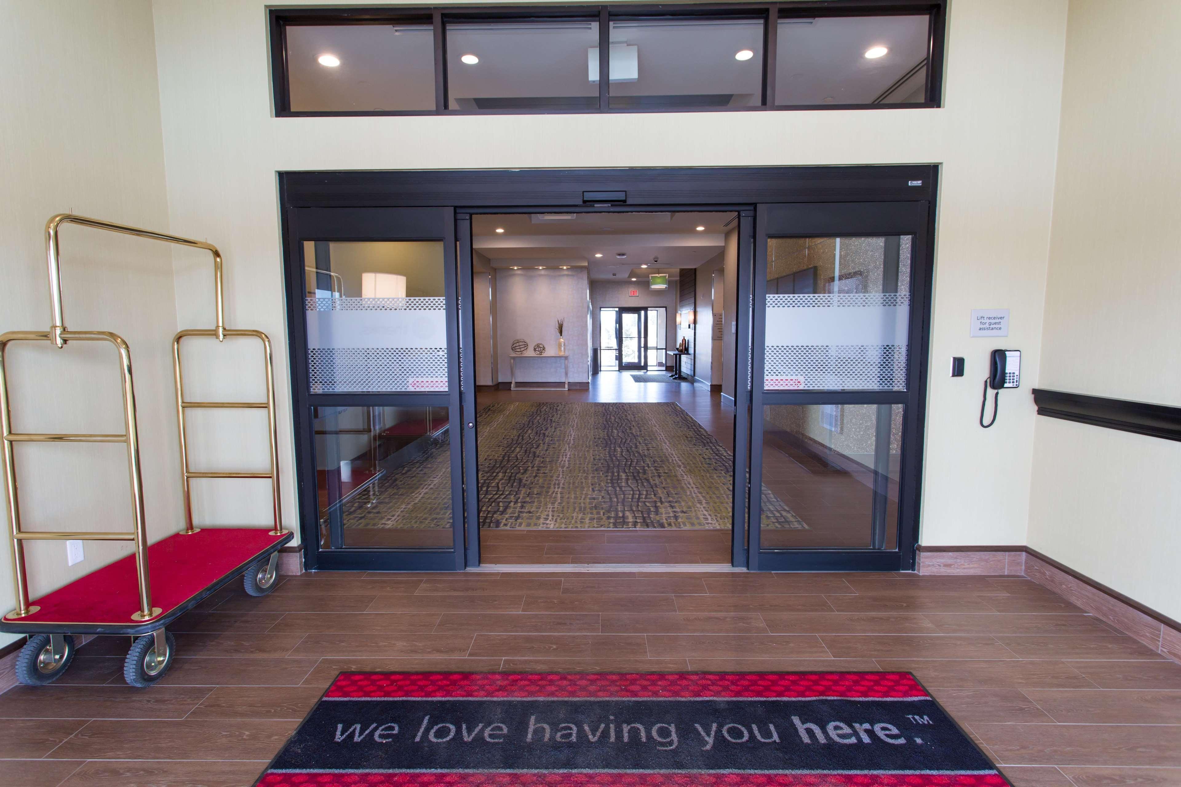 Hampton Inn By Hilton Lloydminster Ngoại thất bức ảnh