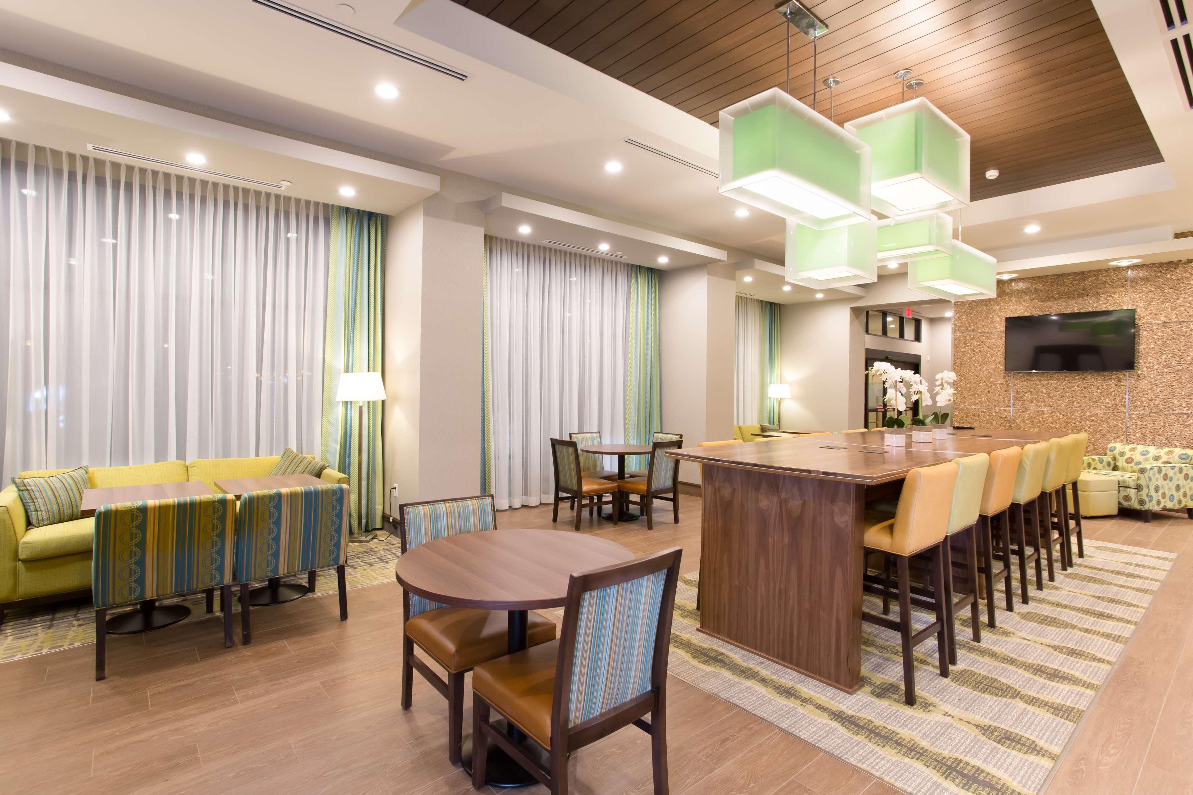 Hampton Inn By Hilton Lloydminster Ngoại thất bức ảnh
