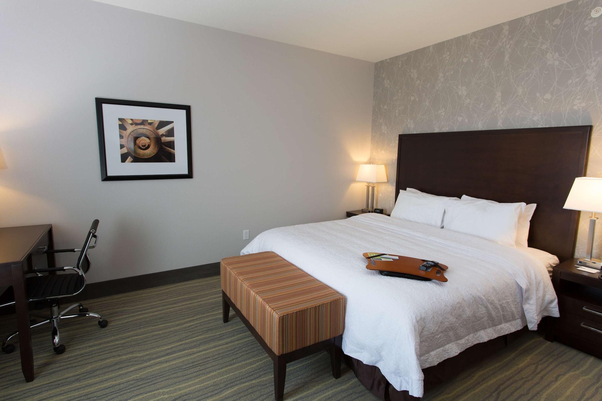 Hampton Inn By Hilton Lloydminster Ngoại thất bức ảnh