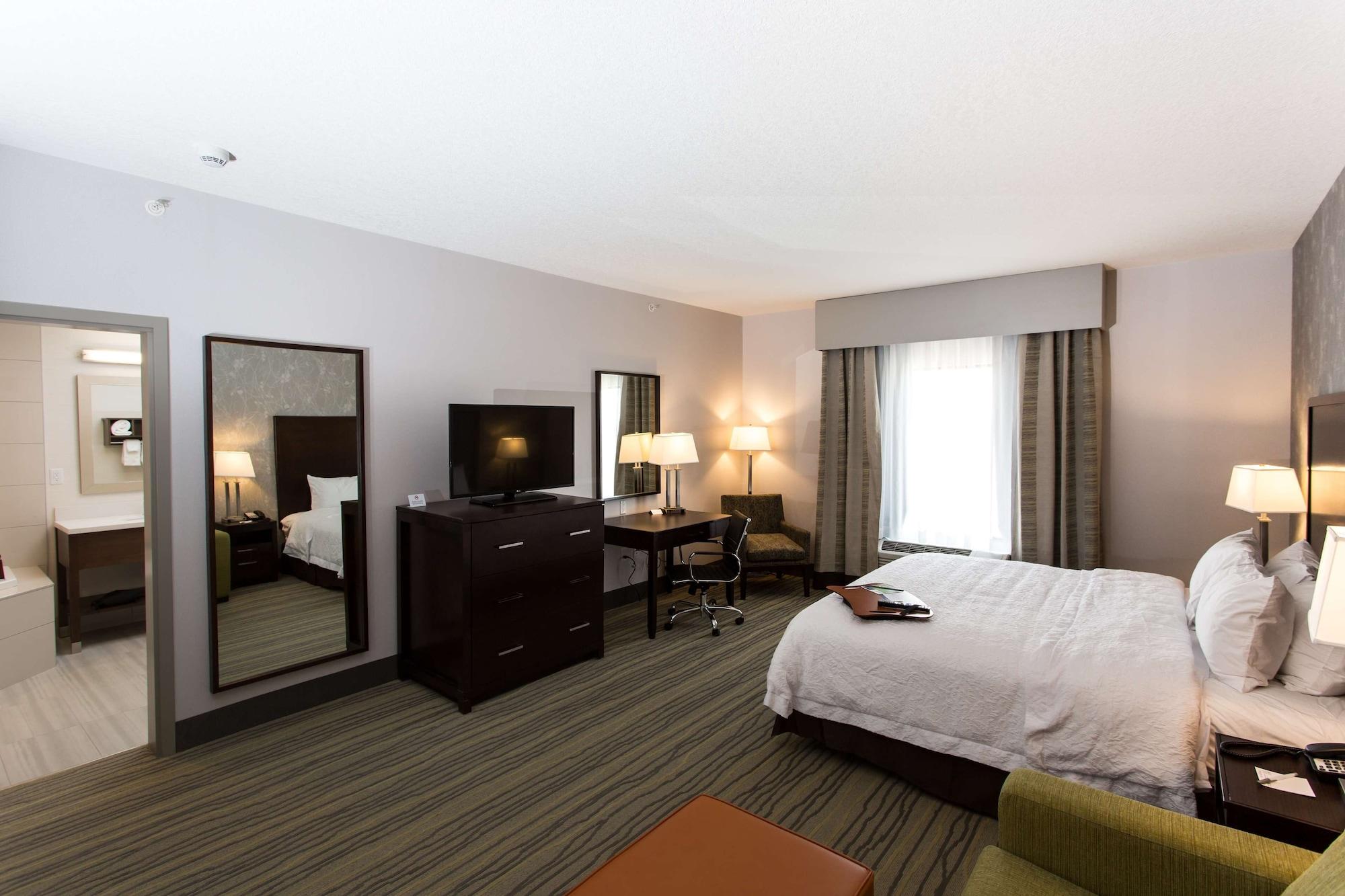 Hampton Inn By Hilton Lloydminster Ngoại thất bức ảnh