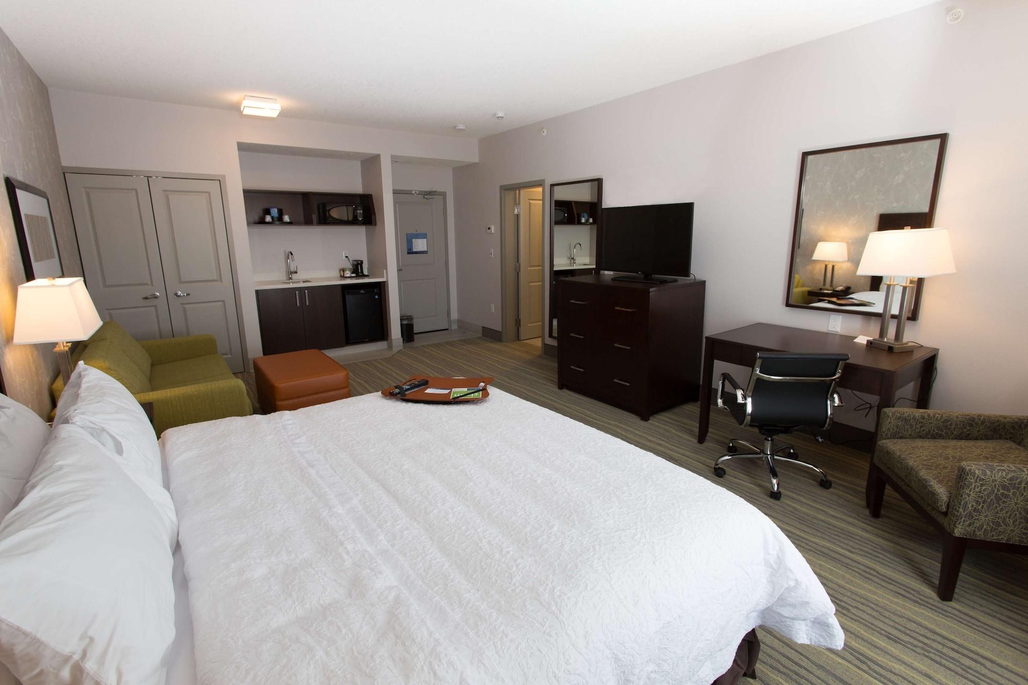 Hampton Inn By Hilton Lloydminster Ngoại thất bức ảnh