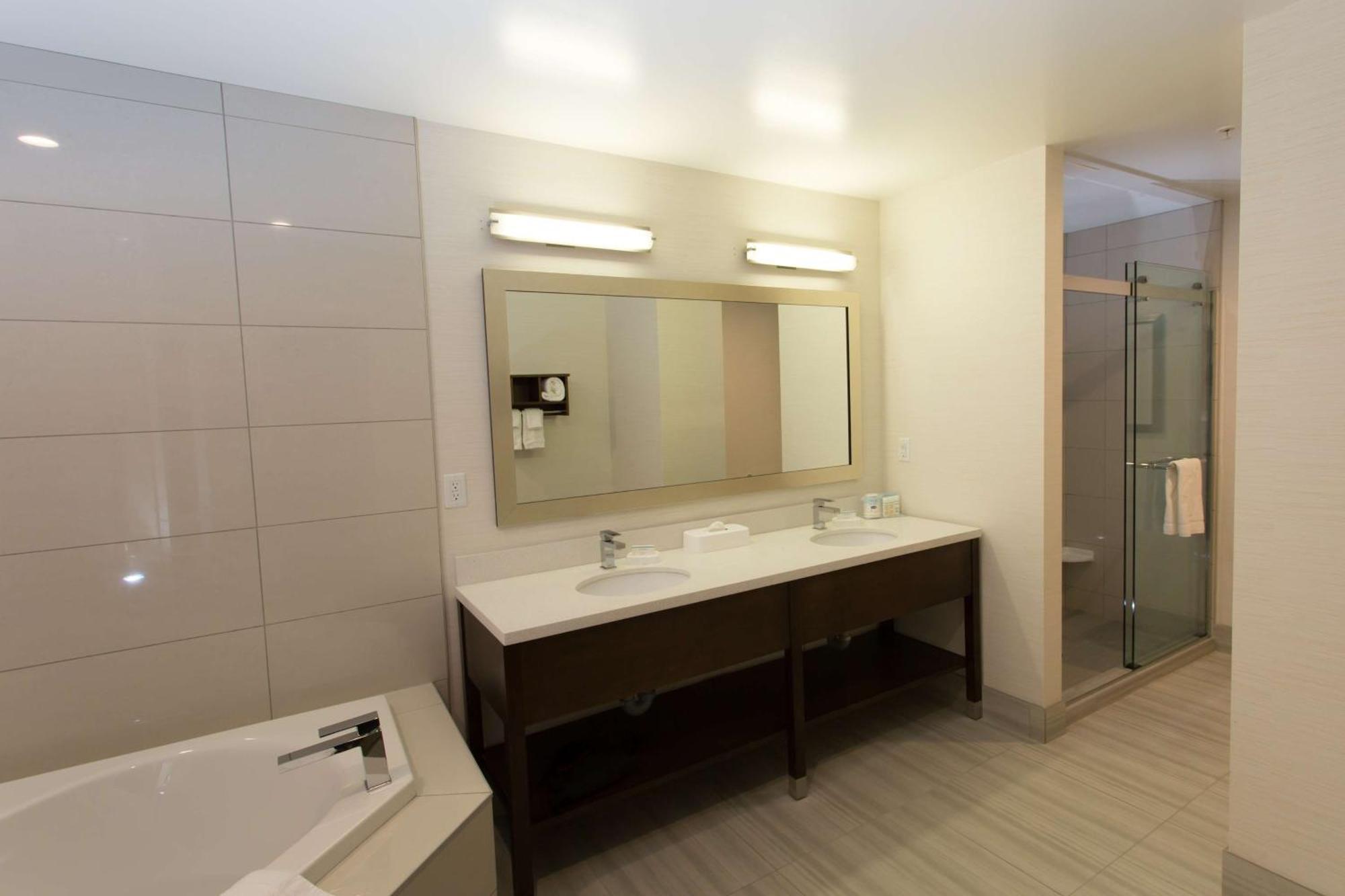 Hampton Inn By Hilton Lloydminster Ngoại thất bức ảnh