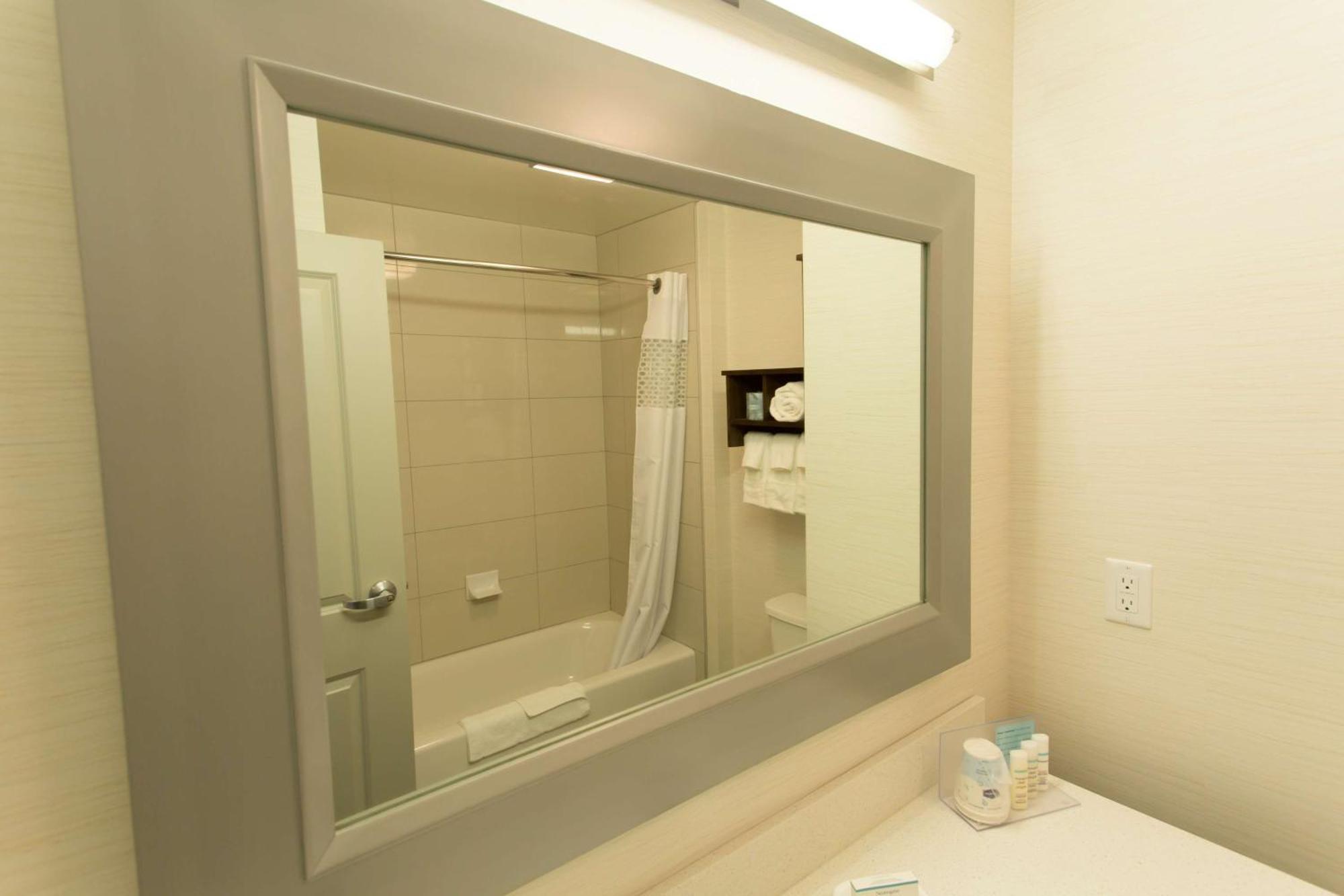 Hampton Inn By Hilton Lloydminster Ngoại thất bức ảnh
