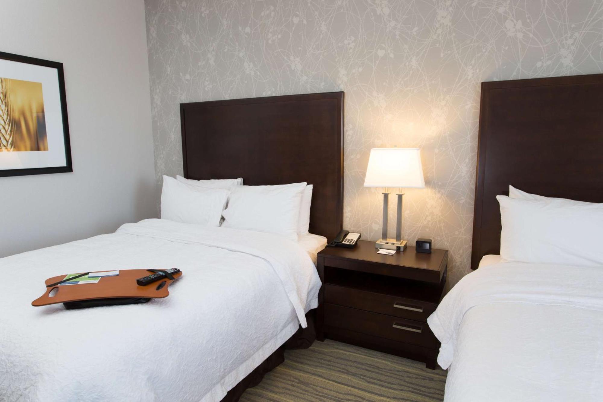 Hampton Inn By Hilton Lloydminster Ngoại thất bức ảnh