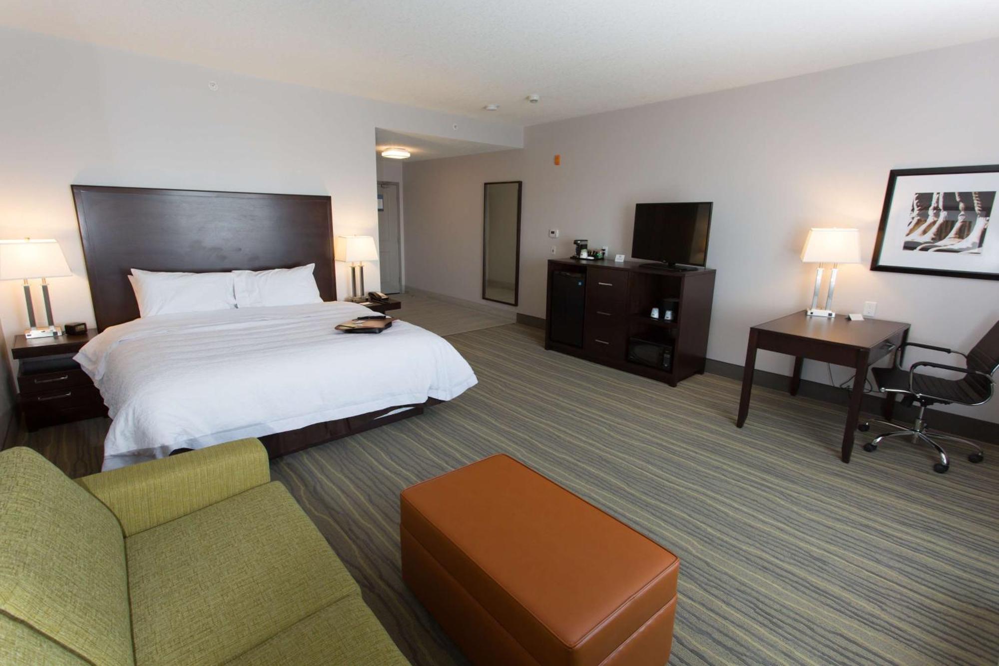 Hampton Inn By Hilton Lloydminster Ngoại thất bức ảnh