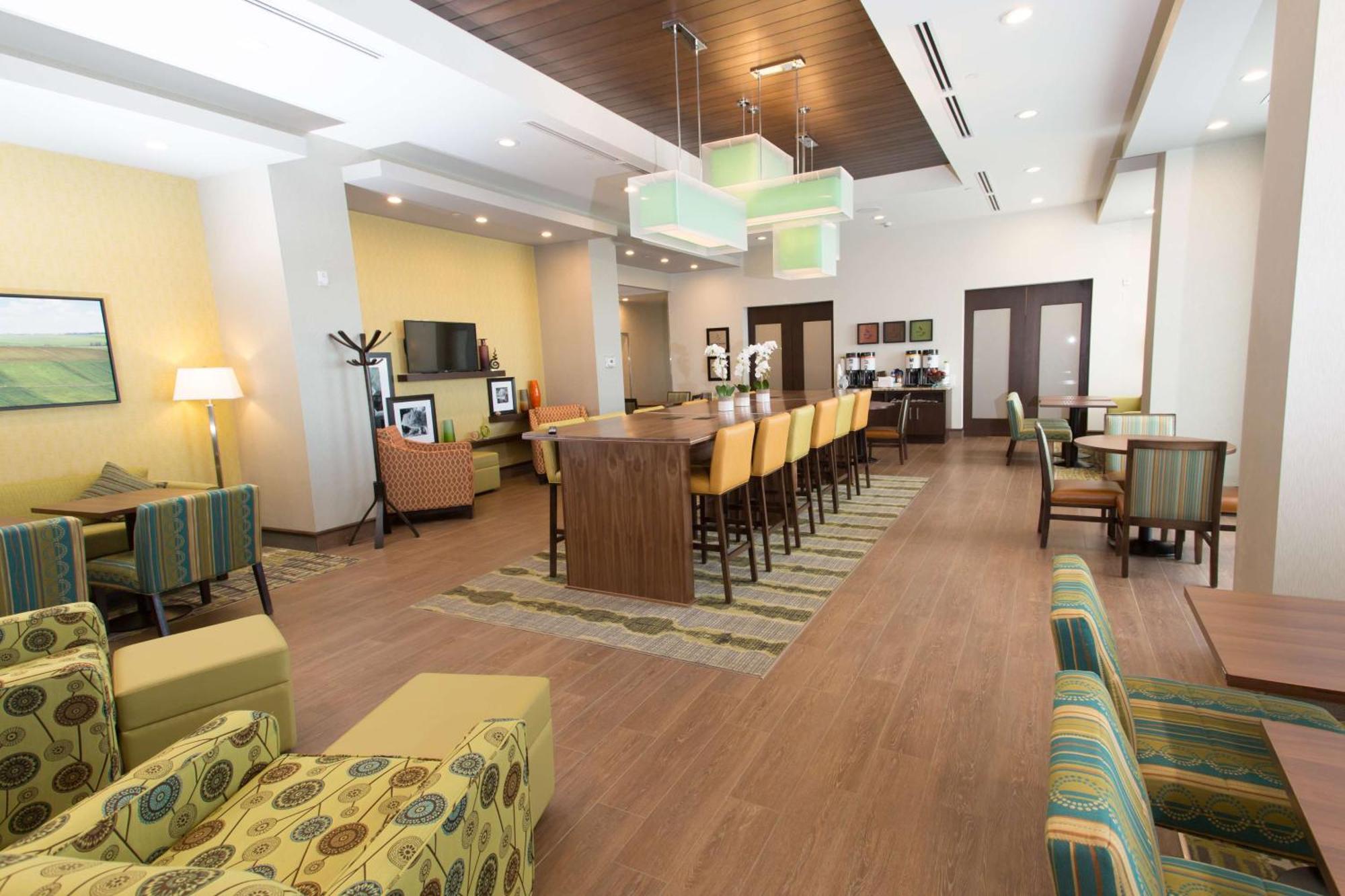 Hampton Inn By Hilton Lloydminster Ngoại thất bức ảnh