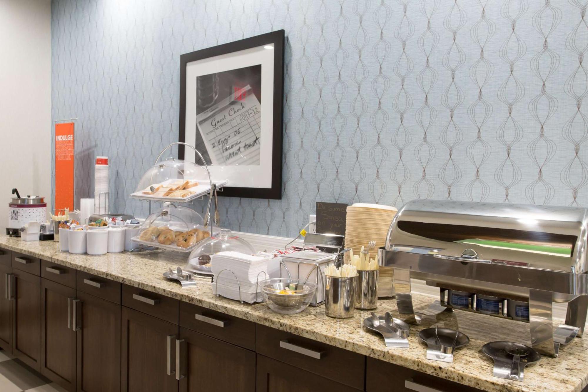 Hampton Inn By Hilton Lloydminster Ngoại thất bức ảnh