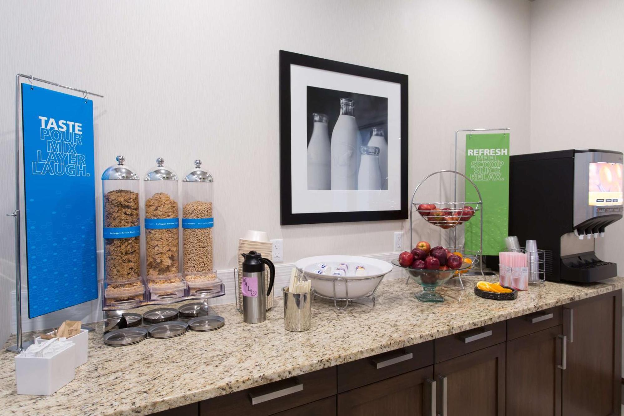 Hampton Inn By Hilton Lloydminster Ngoại thất bức ảnh