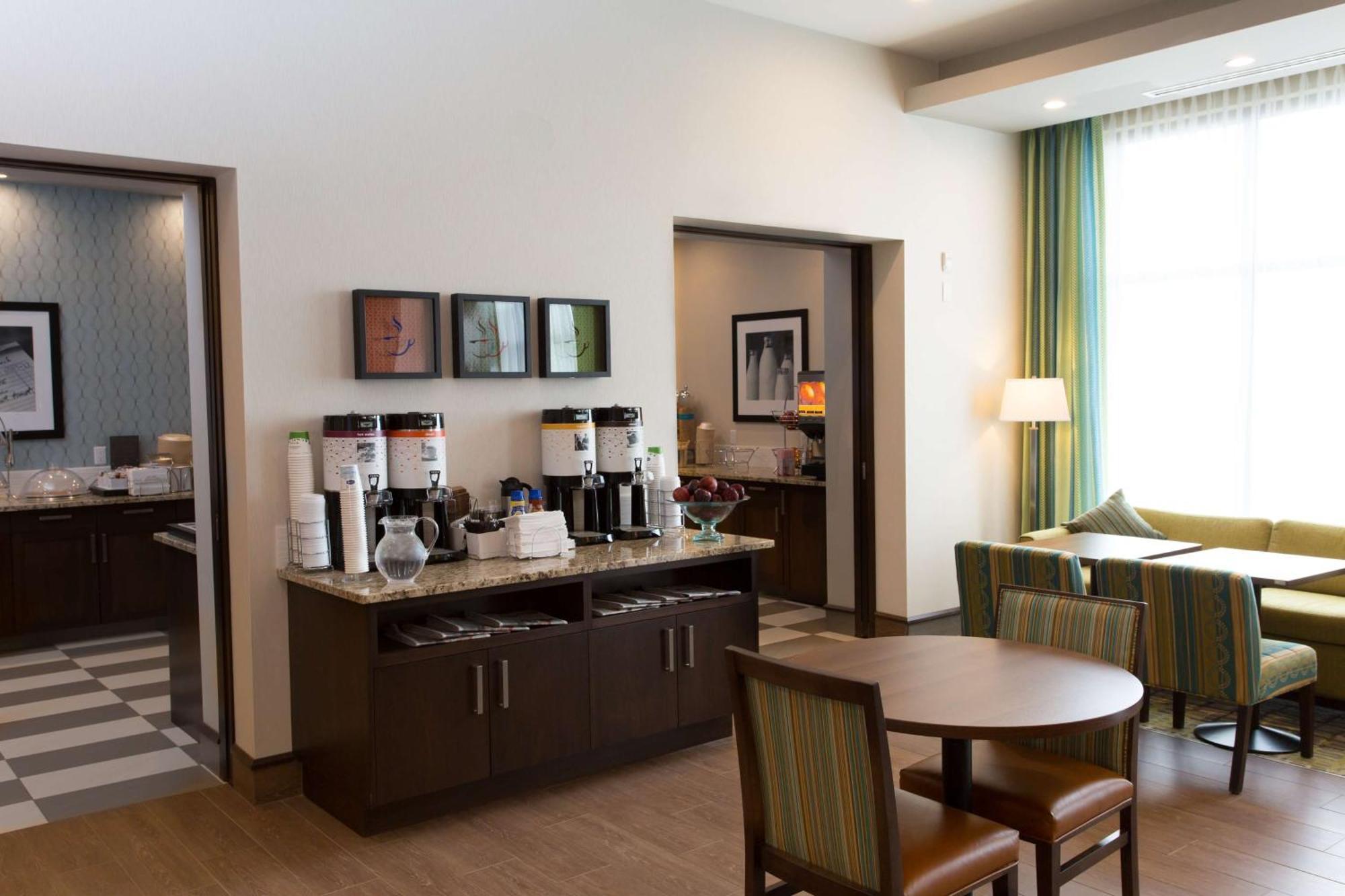 Hampton Inn By Hilton Lloydminster Ngoại thất bức ảnh